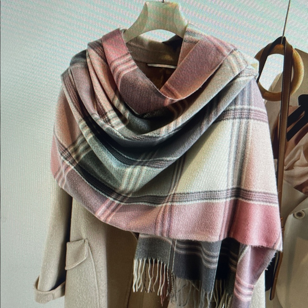 Chic Plaid Scarf in Pink and Gray